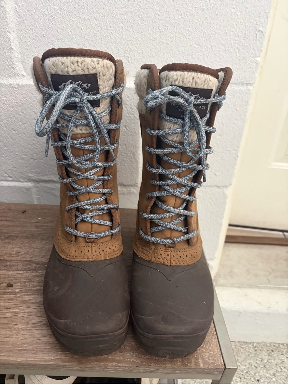 North Face winter boots size 8 like new